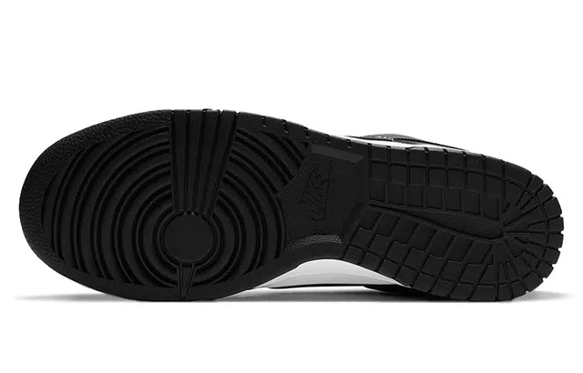 Nike Dunk Low Retro "Panda"