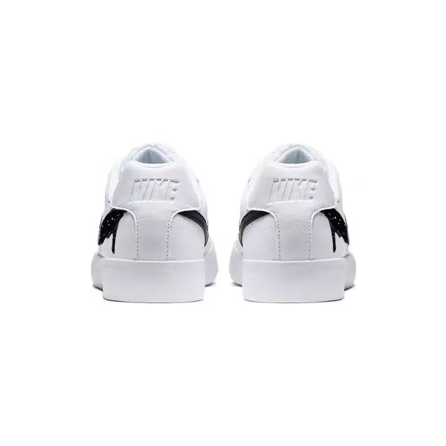 Nike Court Royale