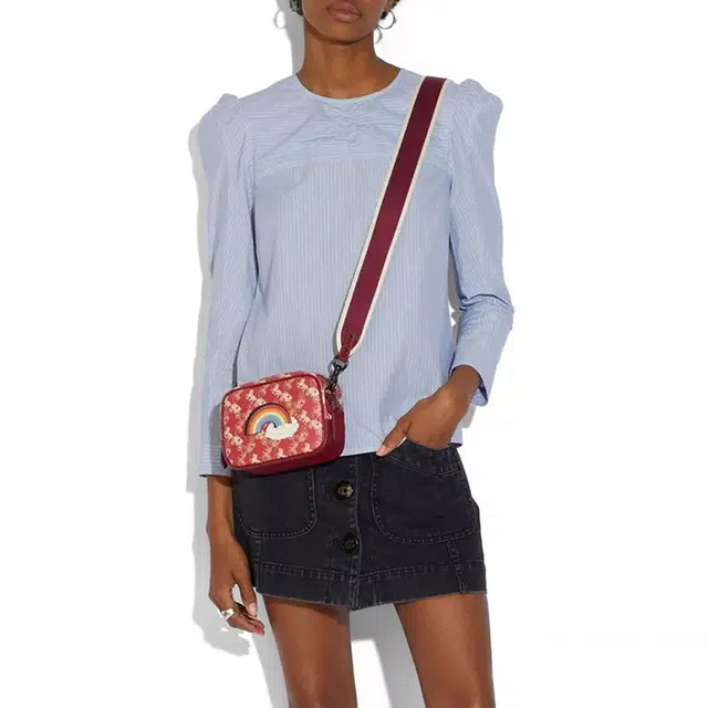 COACH Camera 16