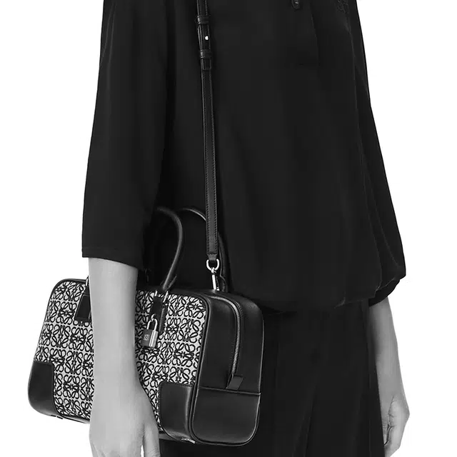 LOEWE Amazona 28 Anagram