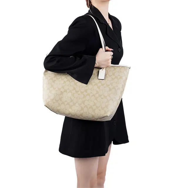 COACH City 33 Tote