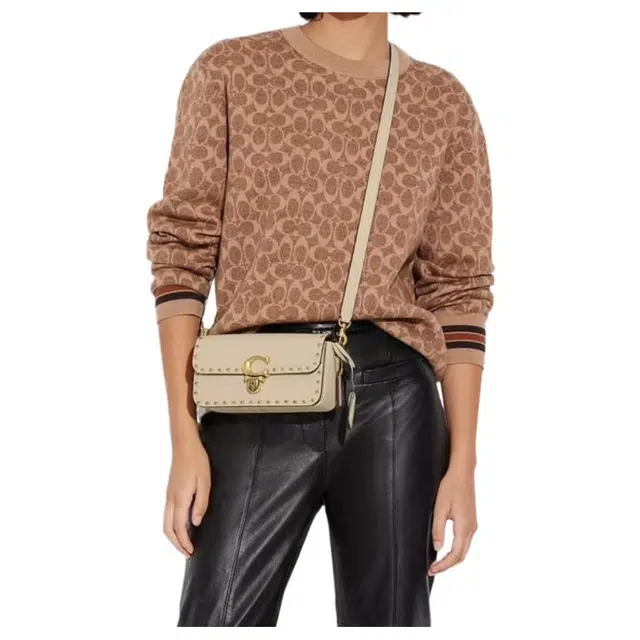 COACH Studio 19
