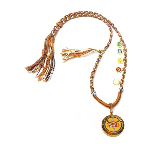 玉临门 国风招财进宝智慧点津黄财法眼圆形唐卡热贡手绘 合金 吊坠 男女同款情侣款 送 男 女朋友 七 夕礼 物 礼盒包装