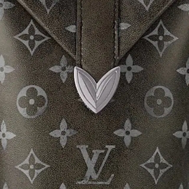 LOUIS VUITTON Envelope Pouch
