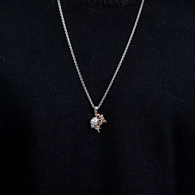 925