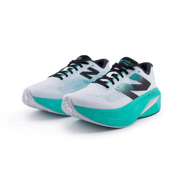 New Balance FuelCell SuperComp Trainer v3