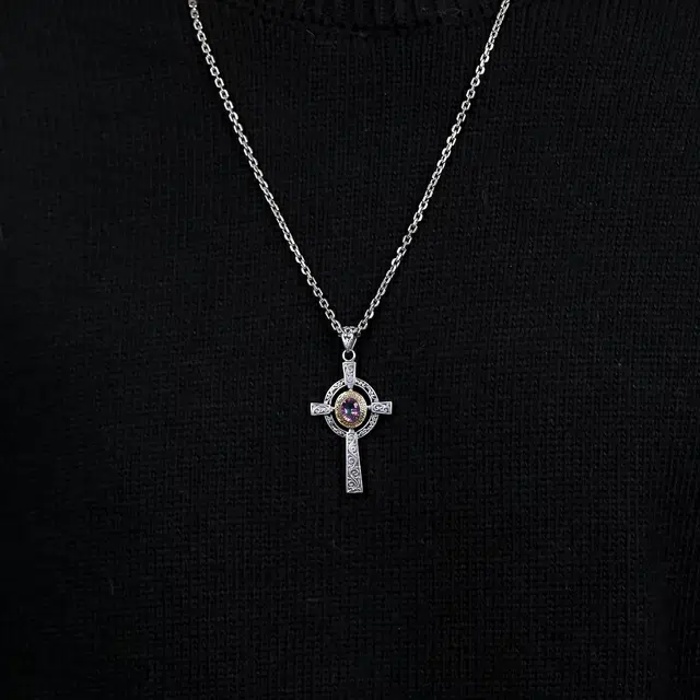 925