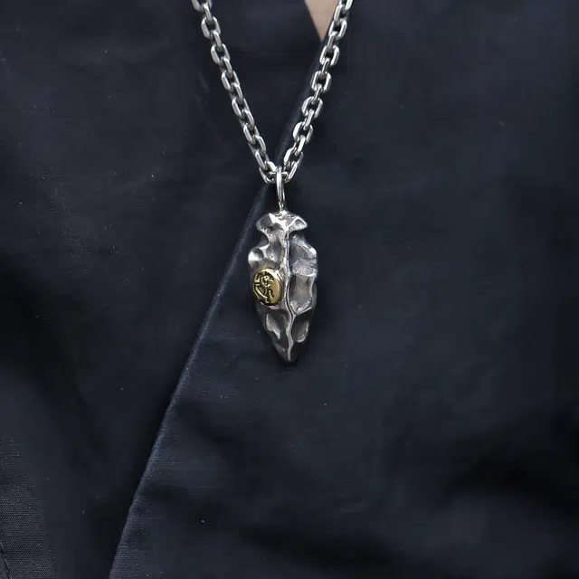 925