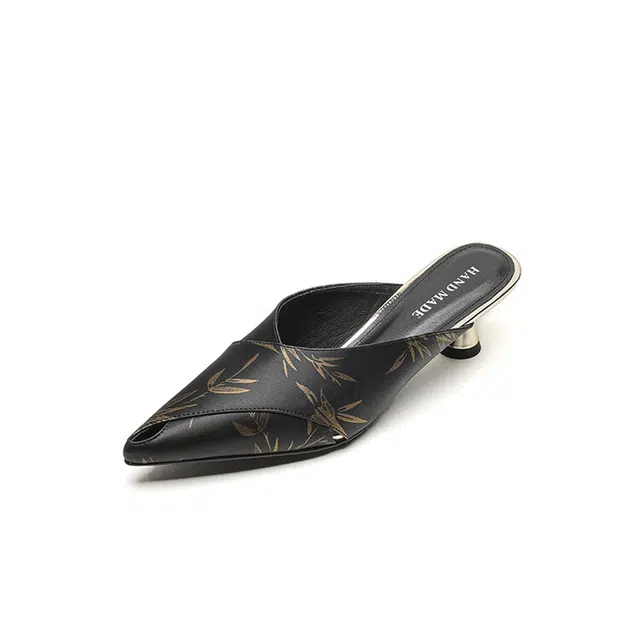 Yeezy Reezy Embossed Slide