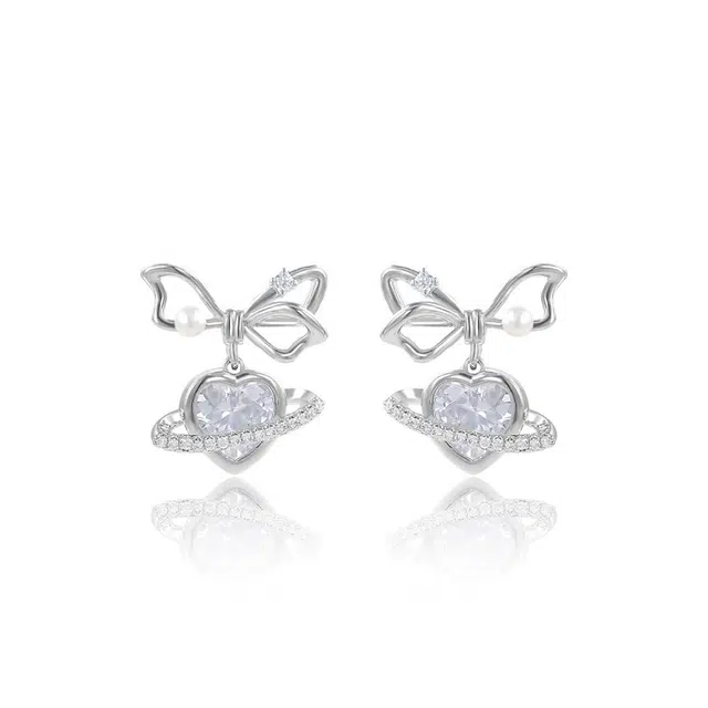 克兰茜 心动星球 甜酷小众精致潮流轻奢高级感 日常养耳洞 高颜值显气质 锆石 耳钉 女款 银色 送礼女生女友闺蜜礼盒装