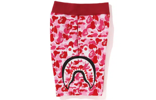 A BATHING APE Bape Shark Print Shorts