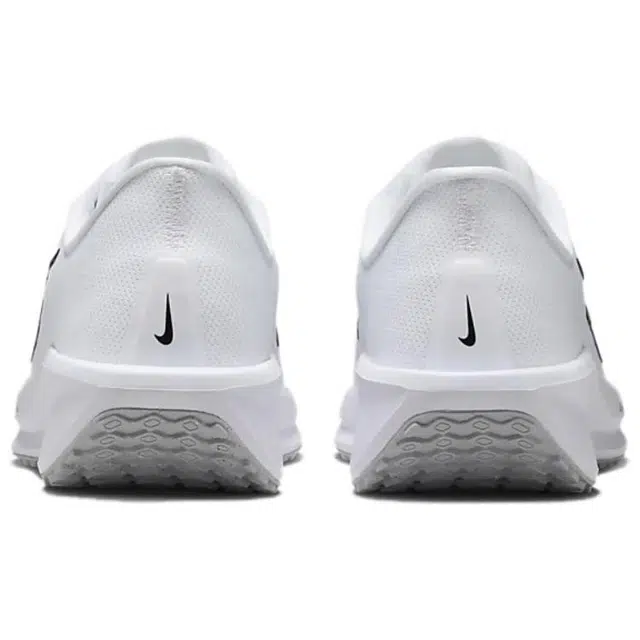 Nike Quest 6