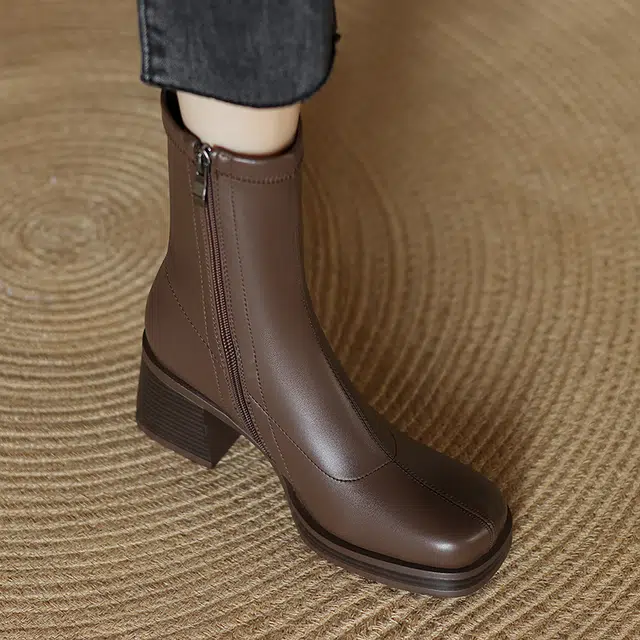 时尚复古小众弹力厚底方头漆皮粗跟显瘦 短靴 女款