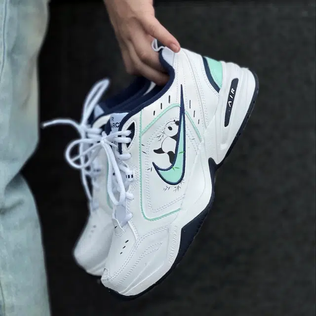 Nike Air Monarch 4