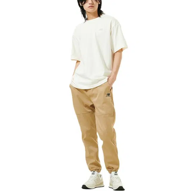 New Balance logoT