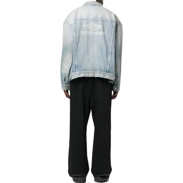 Balenciaga FW22 Logo