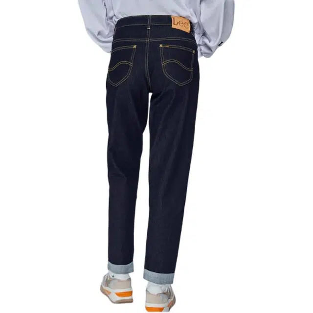 Lee