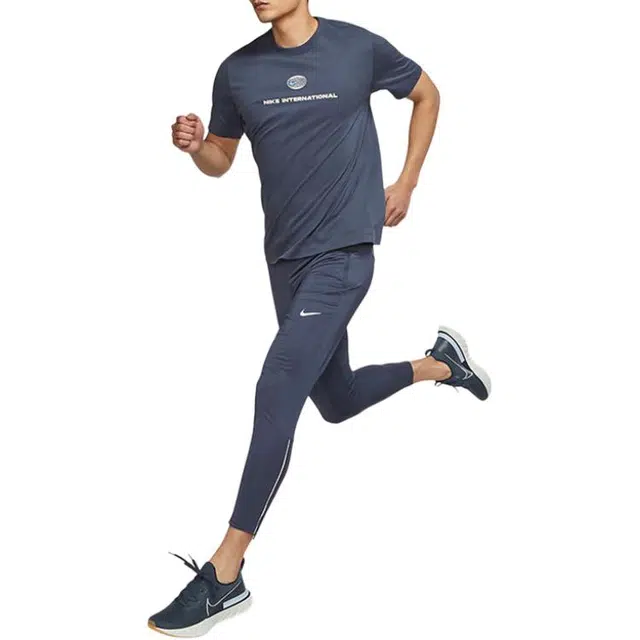 Nike Heritage T