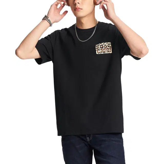 Lee T