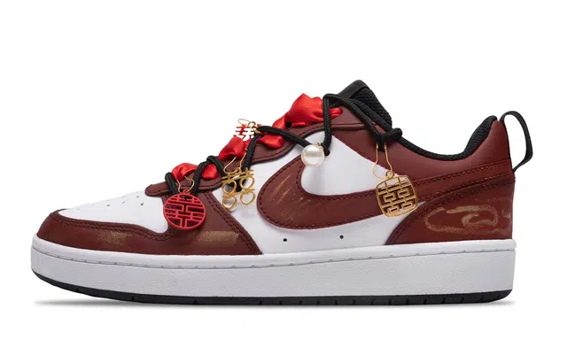 Nike Court Borough Low 2