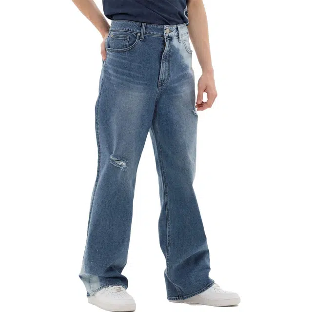 GUESS SS23