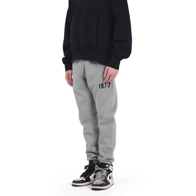 Fear of God Essentials 1977 SS22 Sweatpants Dark Oatmeal