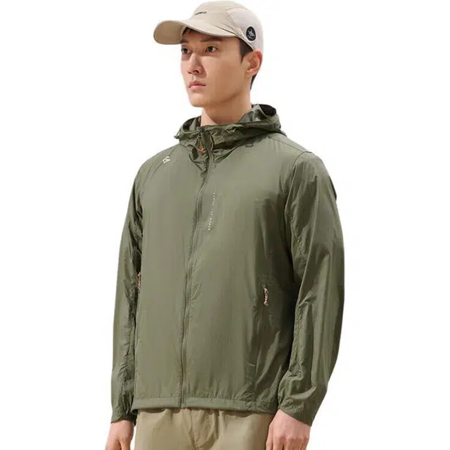 探路者 纯色连帽休闲透气舒适防晒服 男款 军绿