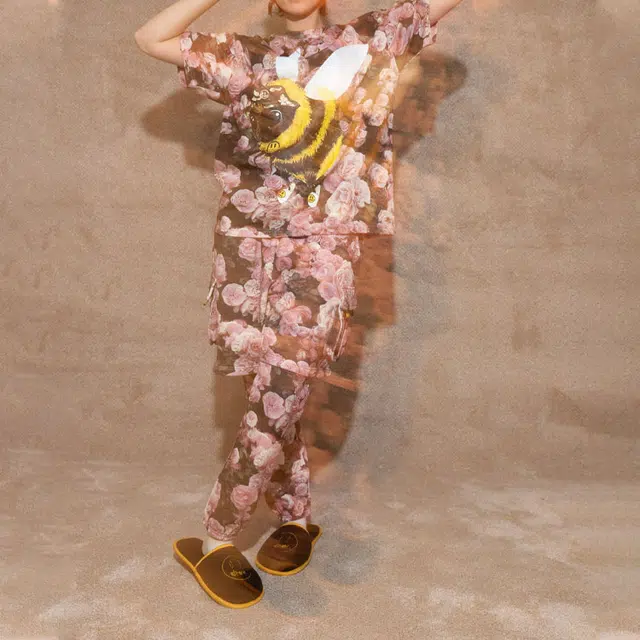 Drew House SS22 bizzy-ss-tee-roses T