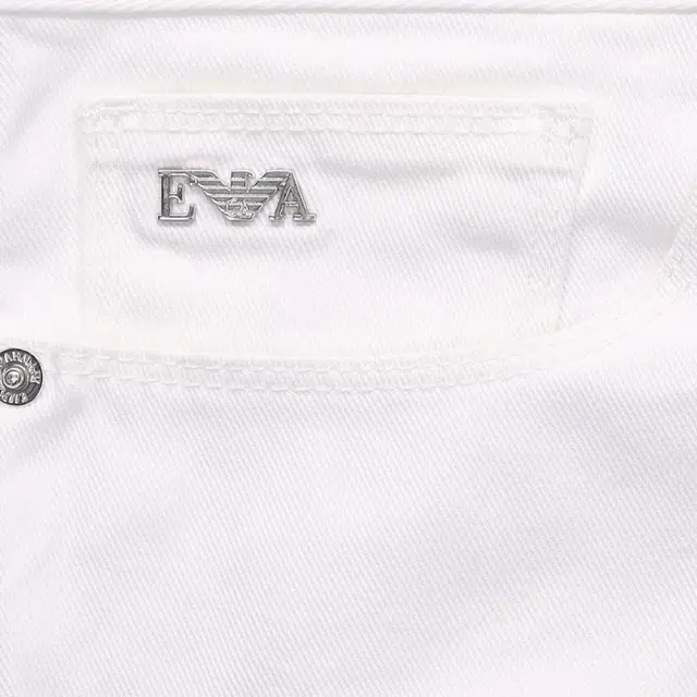 EMPORIO ARMANI SS22 Logo