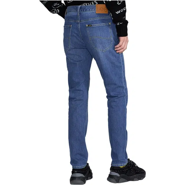 Lee