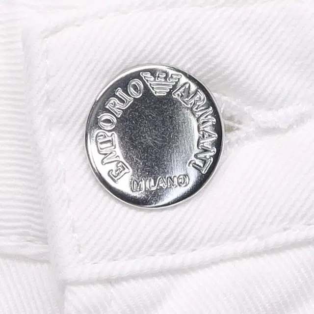 EMPORIO ARMANI SS22 Logo