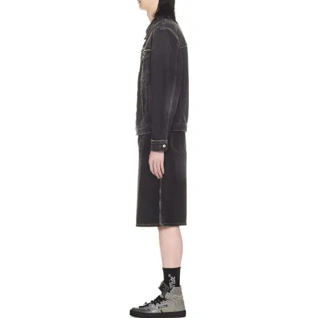 OFF-WHITE