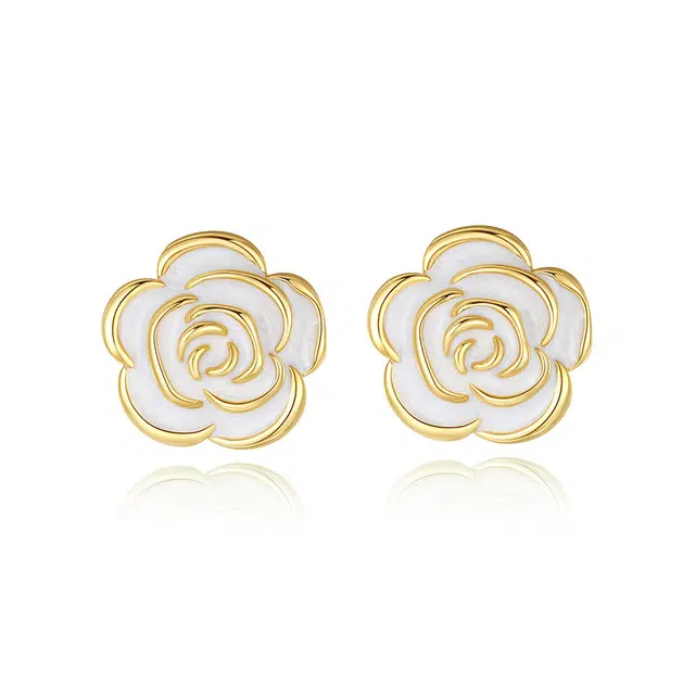 银千惠 新中式五瓣花浪漫山茶花耳钉 高级轻奢温柔感在逃公主甜美耳骨钉 小众冷淡风养耳洞送礼女友纪念日生日礼品礼物礼盒装 耳环 女款