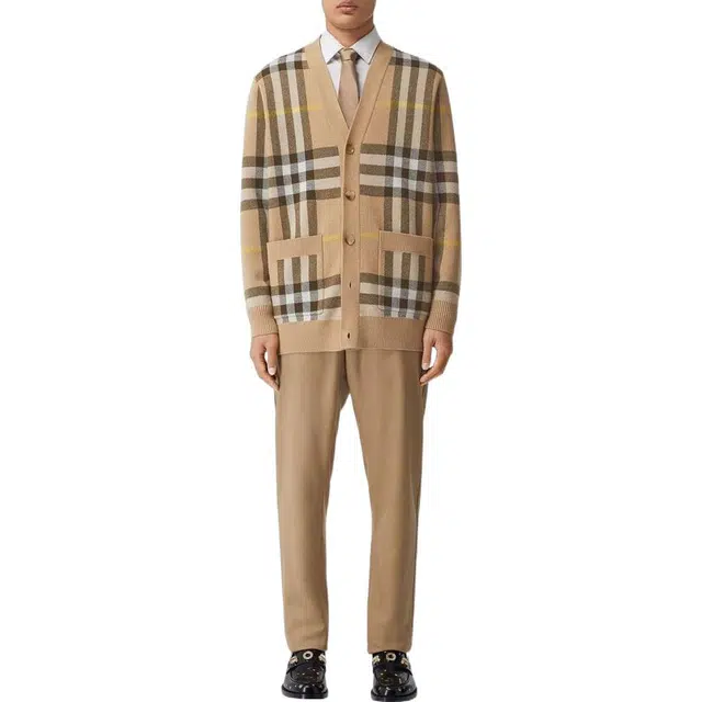 Burberry FW22 V