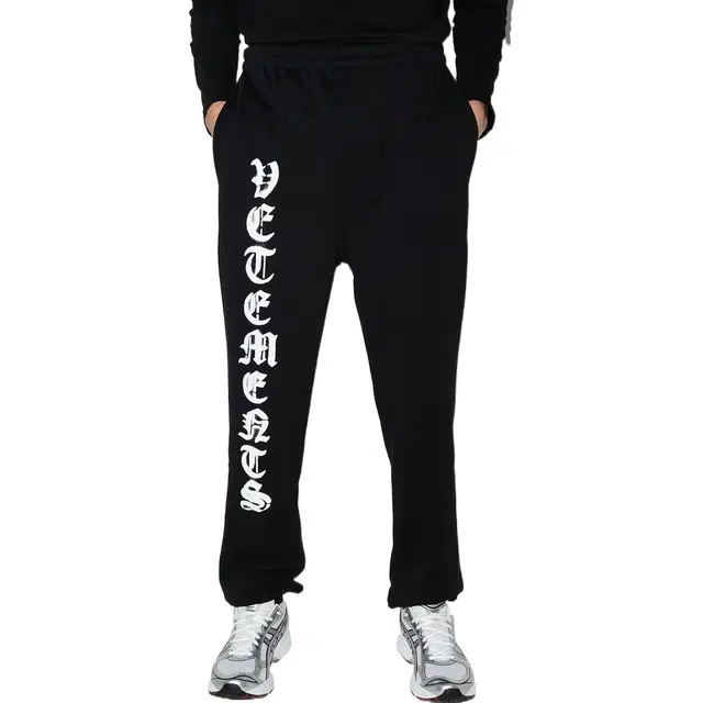 Vetements SS22 Logo