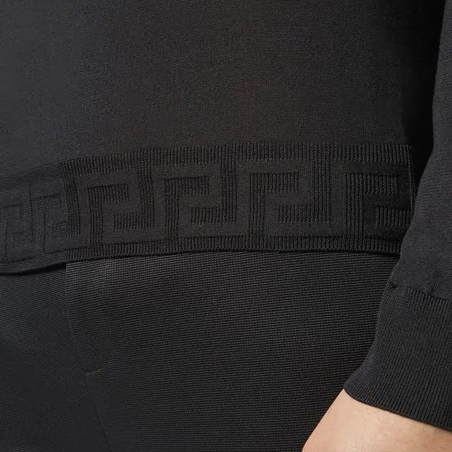 VERSACE V