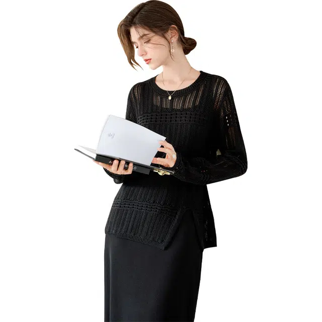 她池 圆领简约知性镂空套头慵懒风上衣长袖针织衫 女款 黑色