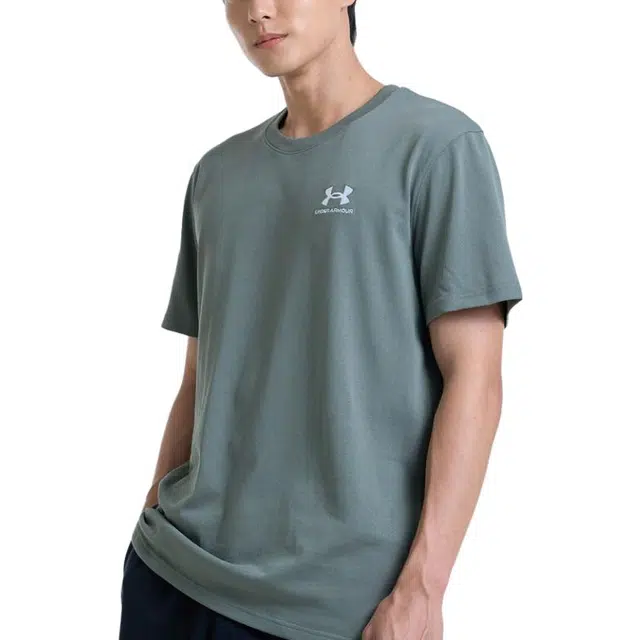 Under Armour T