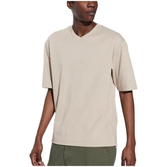 UNIQLO V T