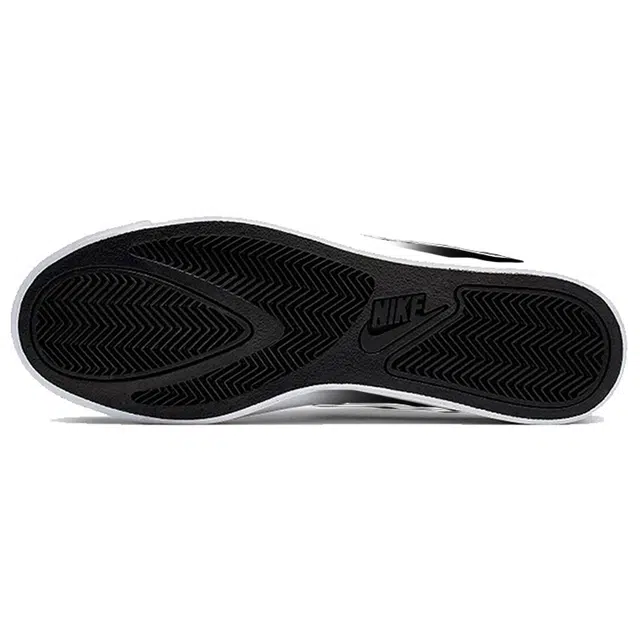 Nike Court Royale