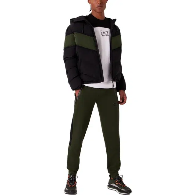 EMPORIO ARMANI EA7 Logo