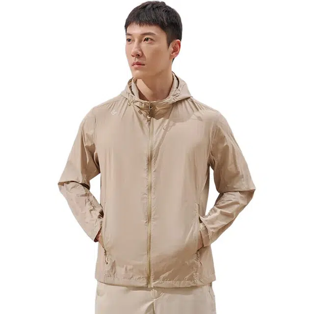 探路者 纯色连帽拉链舒适透气防晒服 男款 地茶色