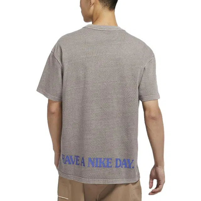 Nike SS22 T