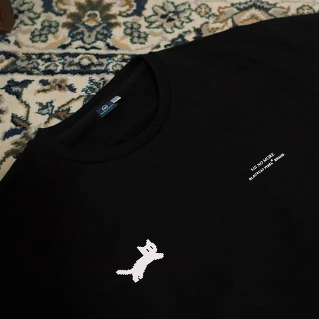 Black cat Pixel T