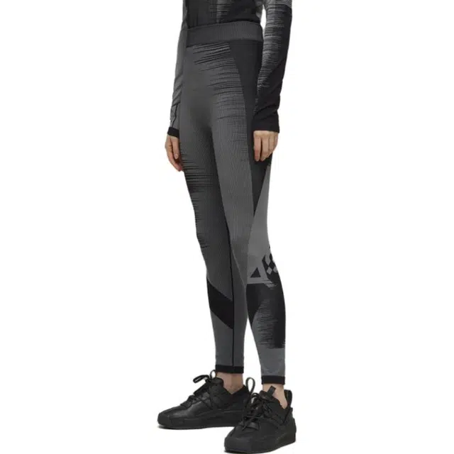 Y-3 W ENG Logo