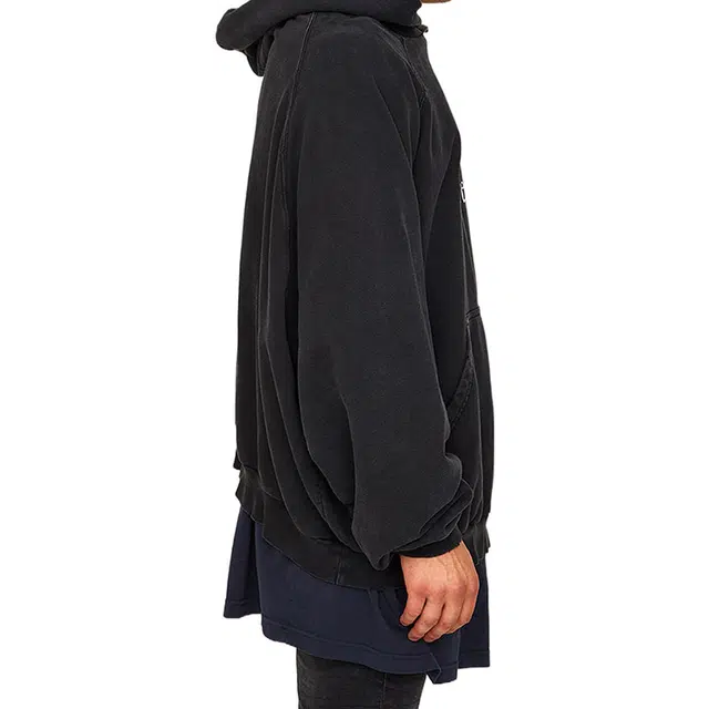Balenciaga FW22 Be Different 2B