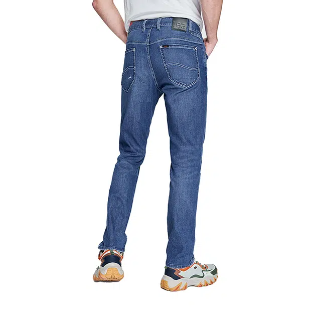 Lee