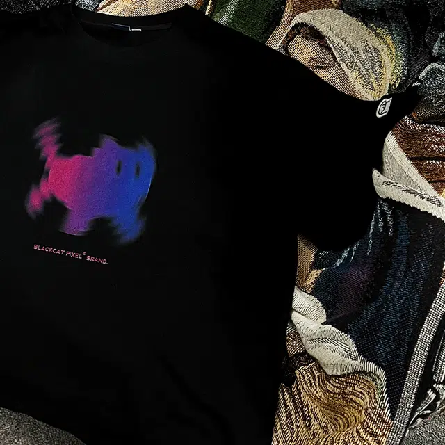 Black cat Pixel T