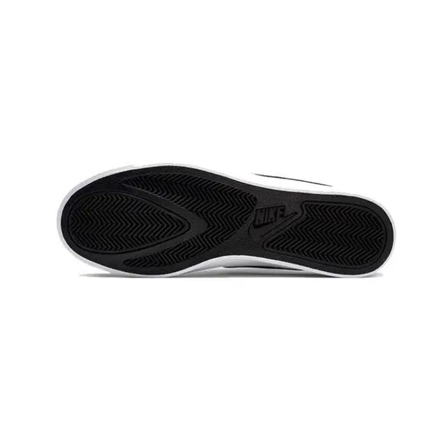 Nike Court Royale