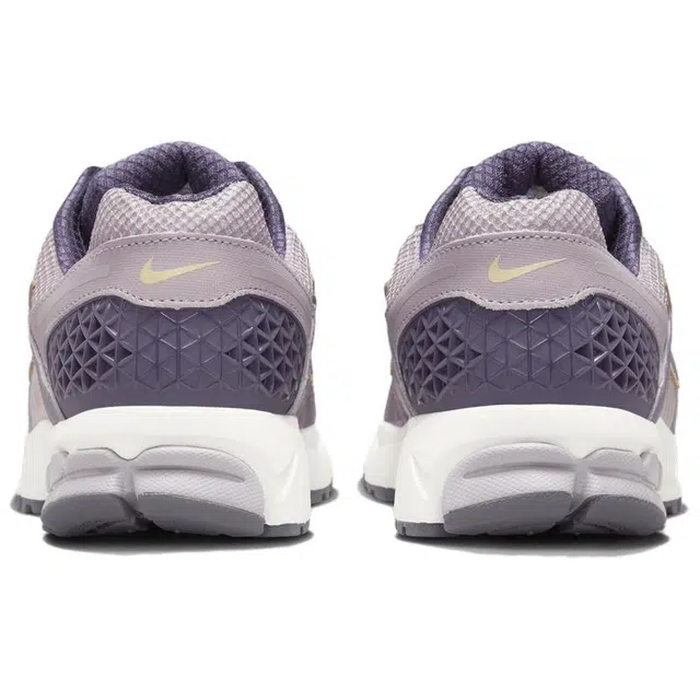 Nike Air Zoom Vomero 5